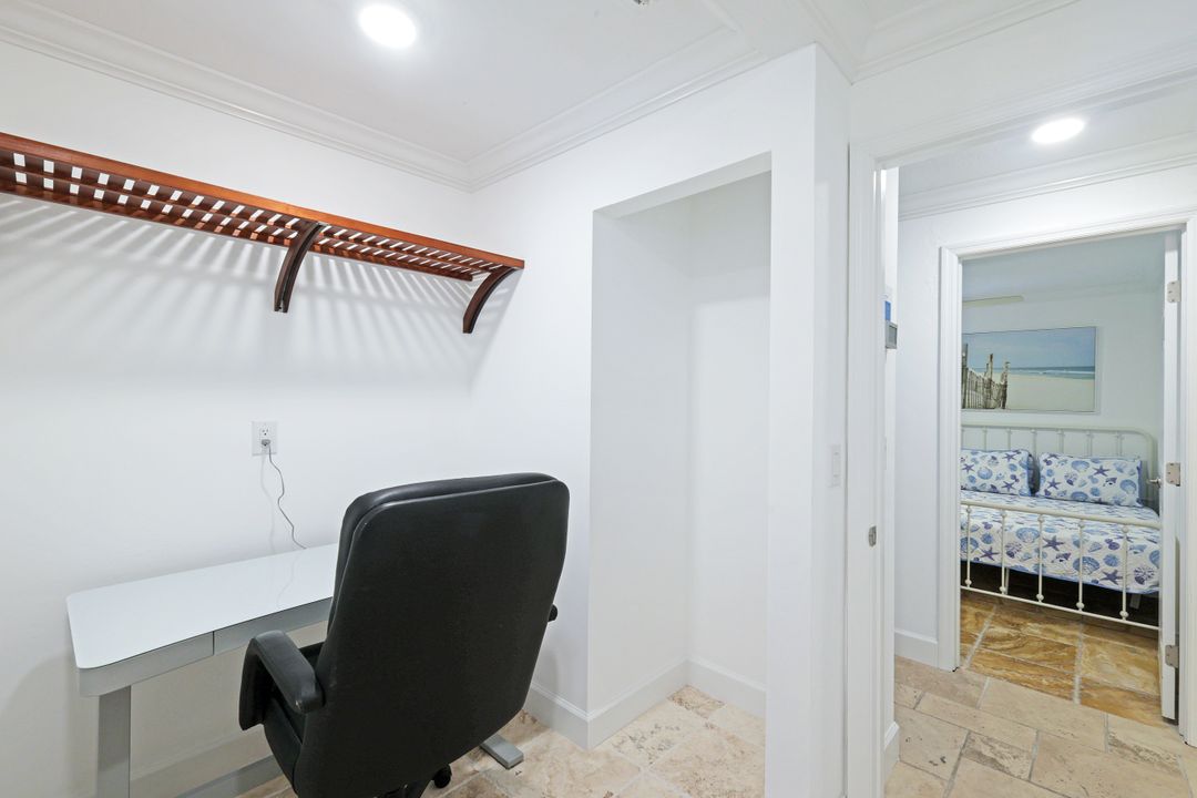 522 94th Ave N, Naples, FL 34108