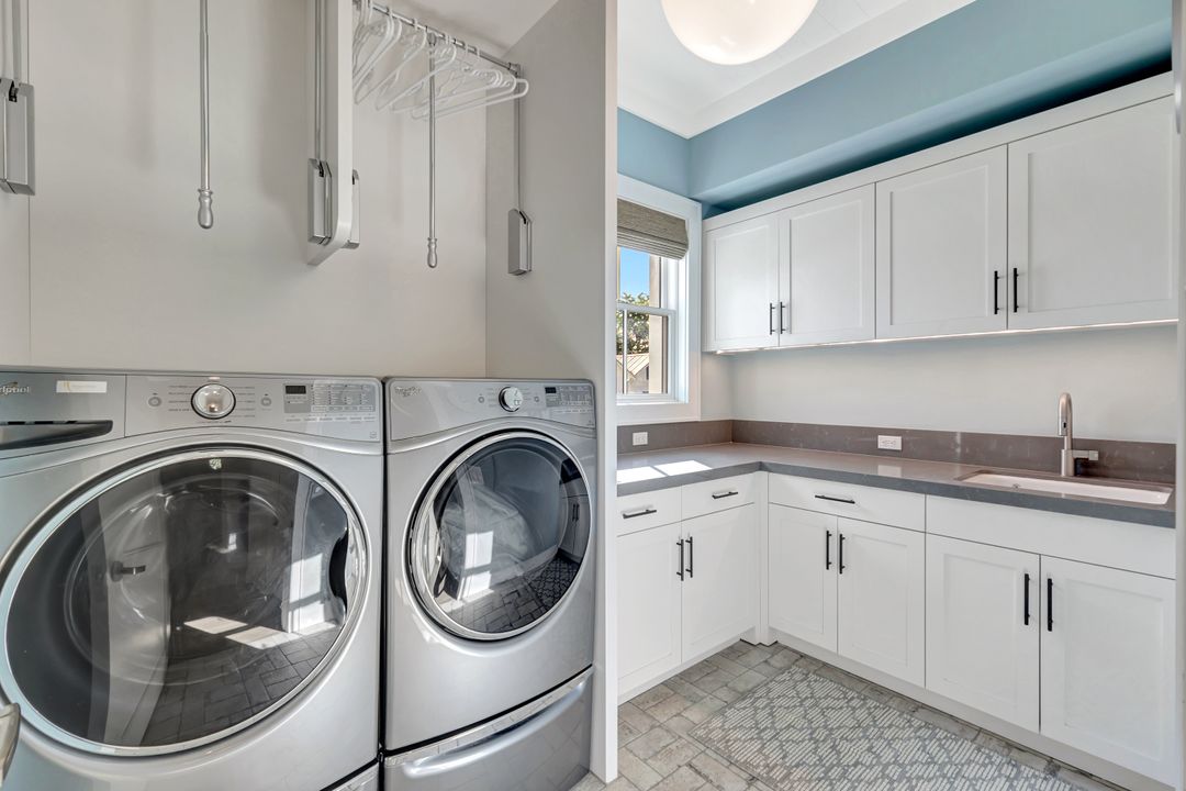 160 Broad Ave S, Naples, FL 34102