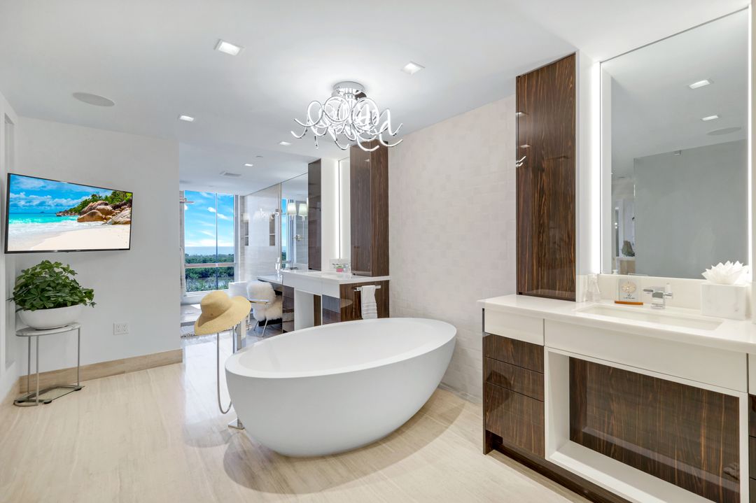 6897 Grenadier Blvd #601, Naples, FL 34108