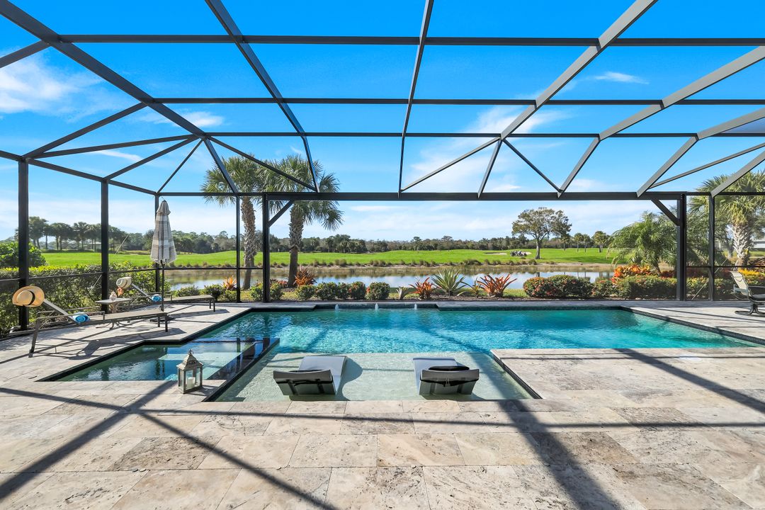 9428 Sanderling Ct, Naples, FL 34120