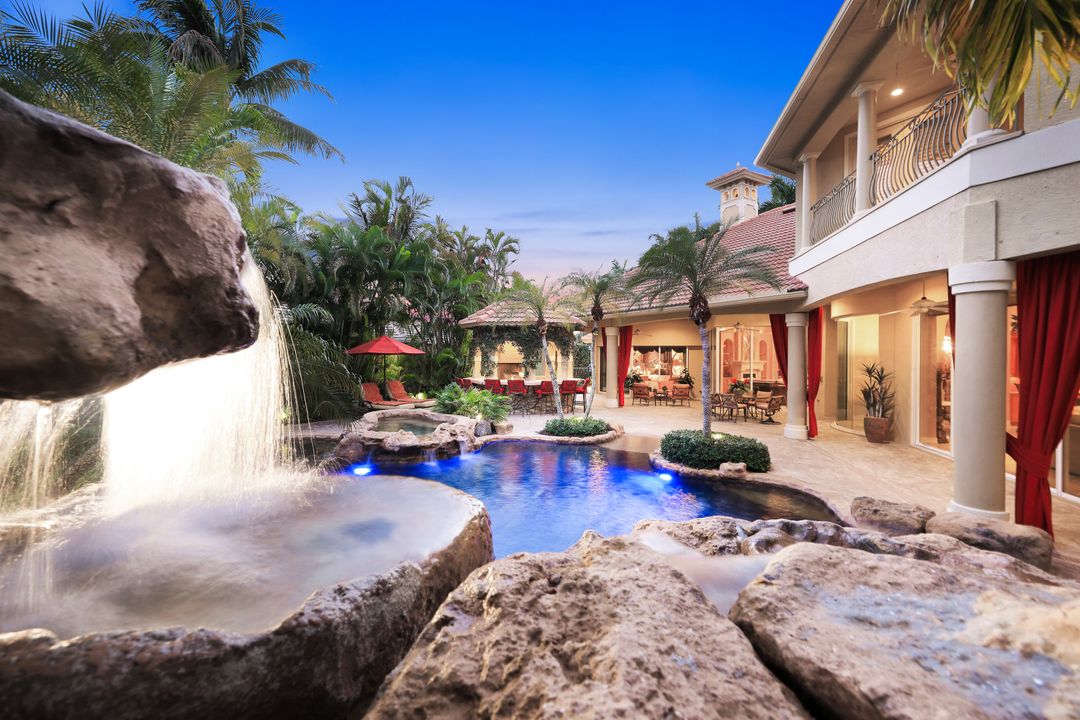 2350 Cheshire Ln, Naples, FL 34109