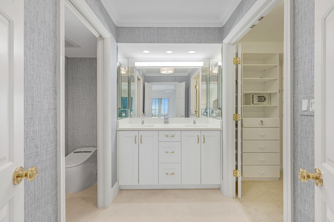 250 Park Shore Dr #601, Naples, FL 34103