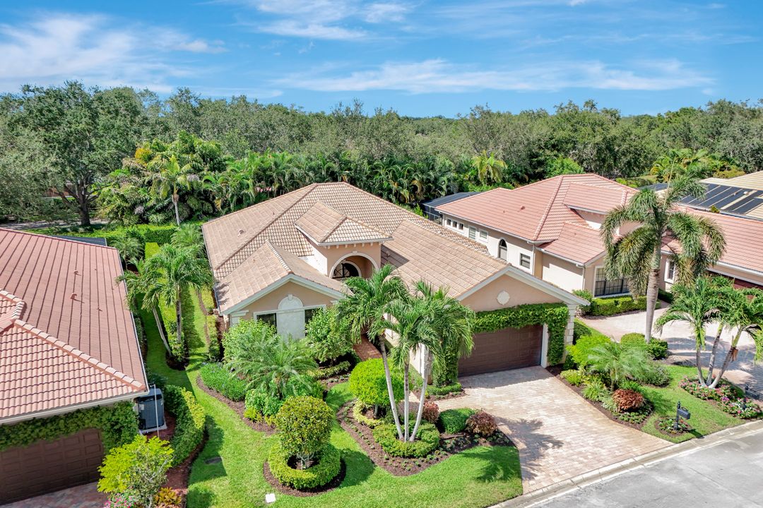 5717 Hammock Isles Dr, Naples, FL 34119