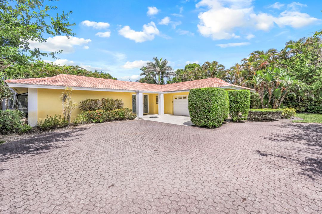 723 Willowhead Dr, Naples, FL 34103