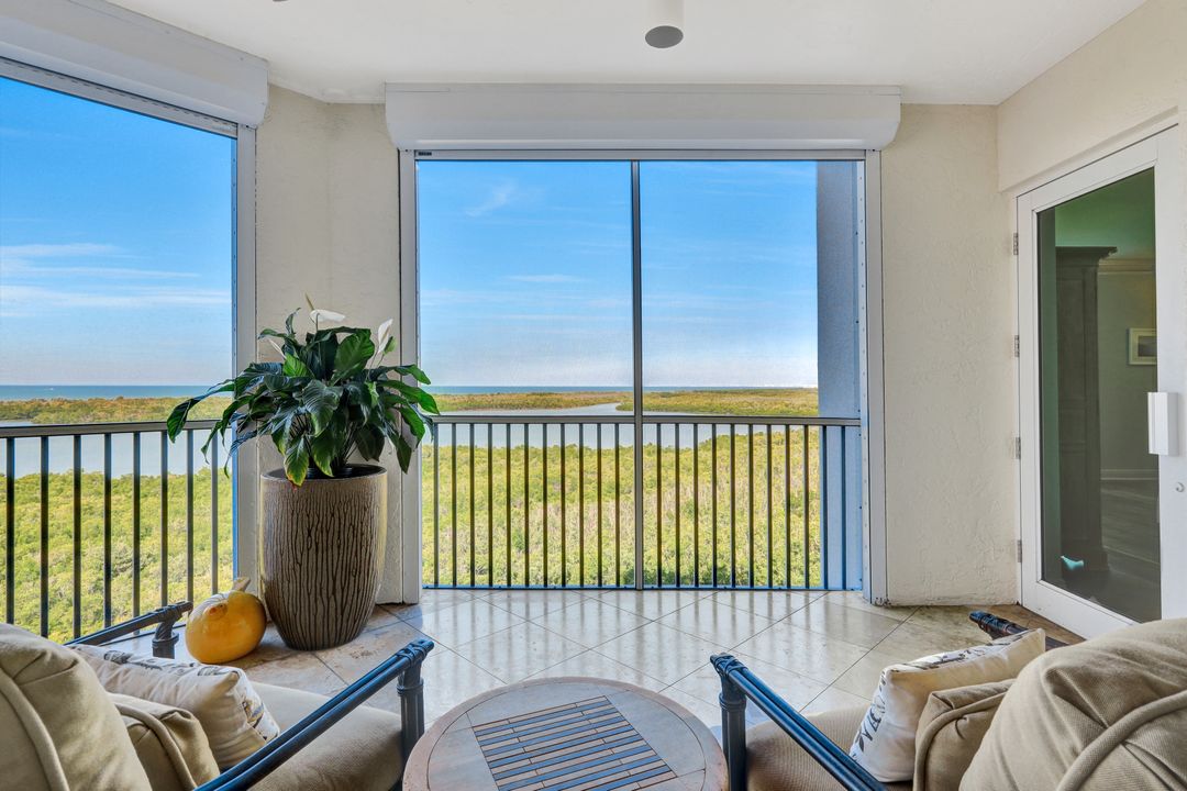 285 Grande Way #903, Naples, FL 34110