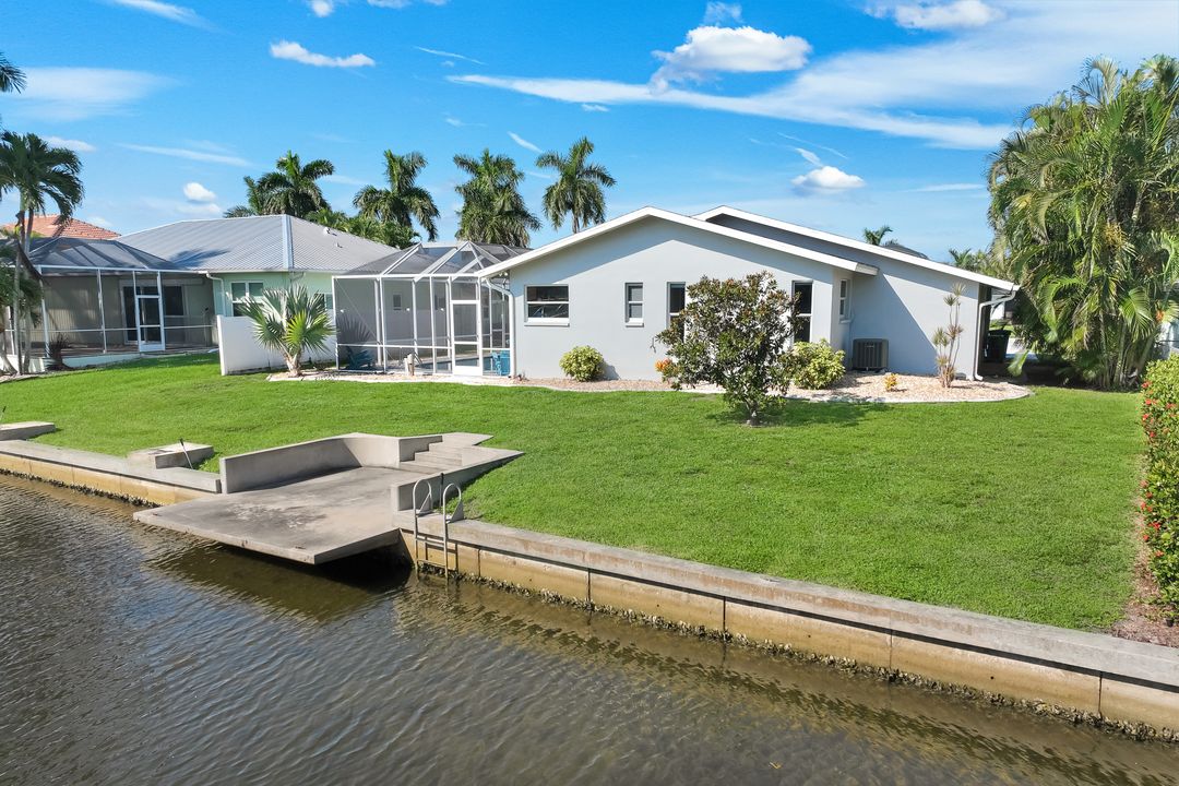 5231 Skylark Ct, Cape Coral, FL 33904