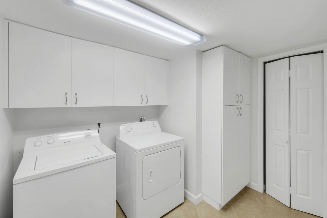 2462 Hidden Lake Dr #1, Naples, FL 34112