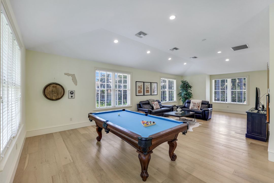 1550 Gordon Dr, Naples, FL 34102