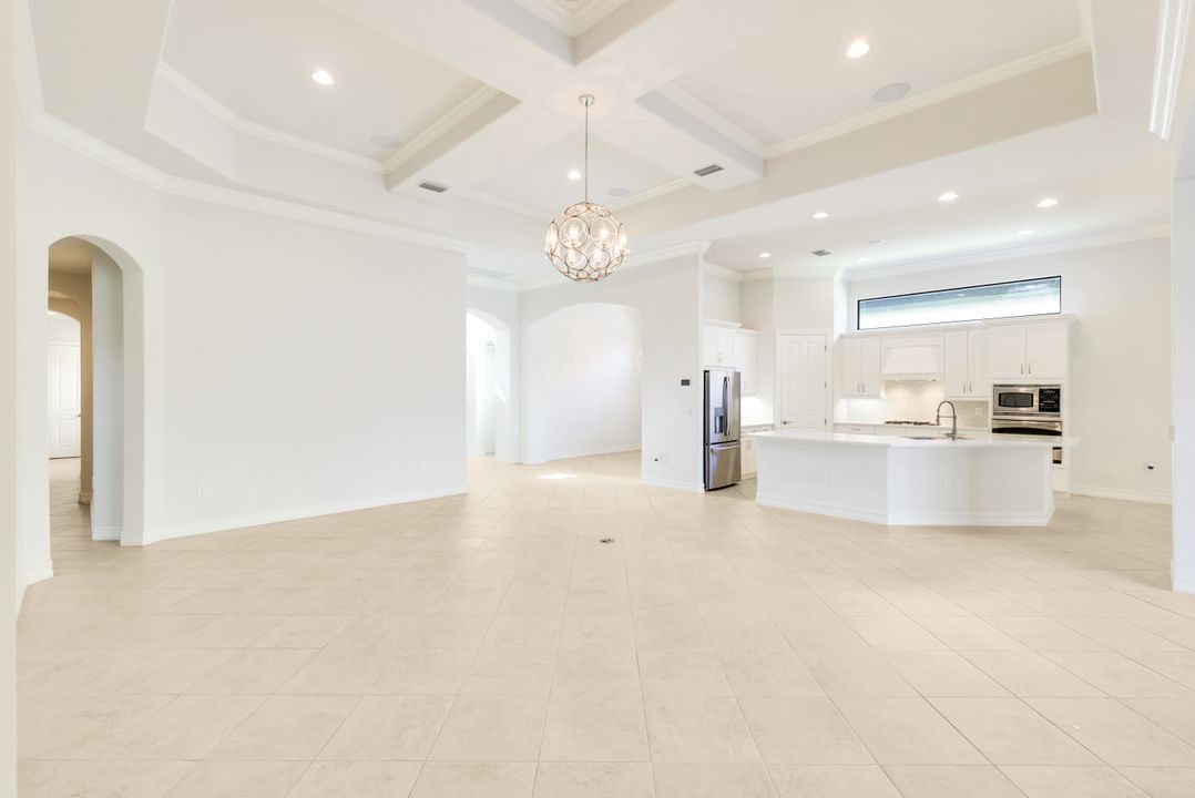 6419 Vivaldi Ct, Naples, FL 34113