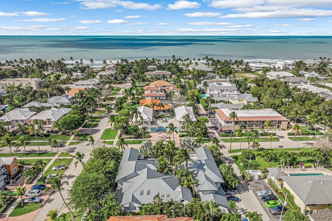 359 2nd St S, Naples, FL 34102