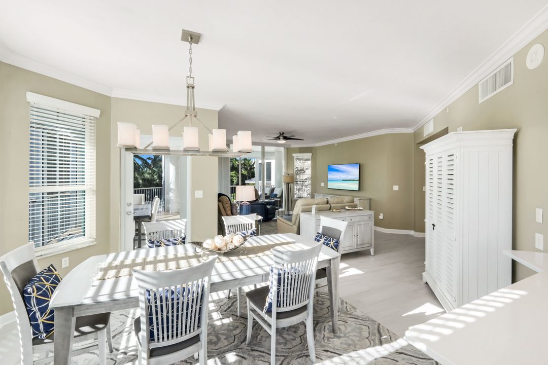 300 Dunes Blvd #201, Naples, FL 34110