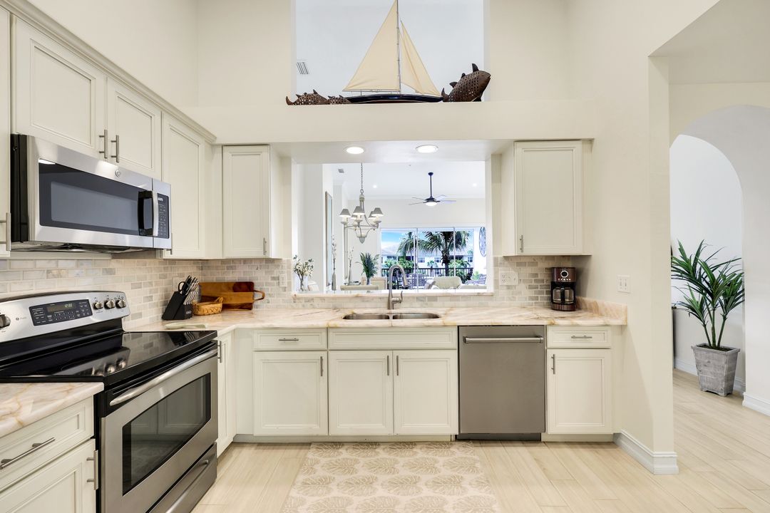 800 Breakaway Ln #203, Naples, FL 34108
