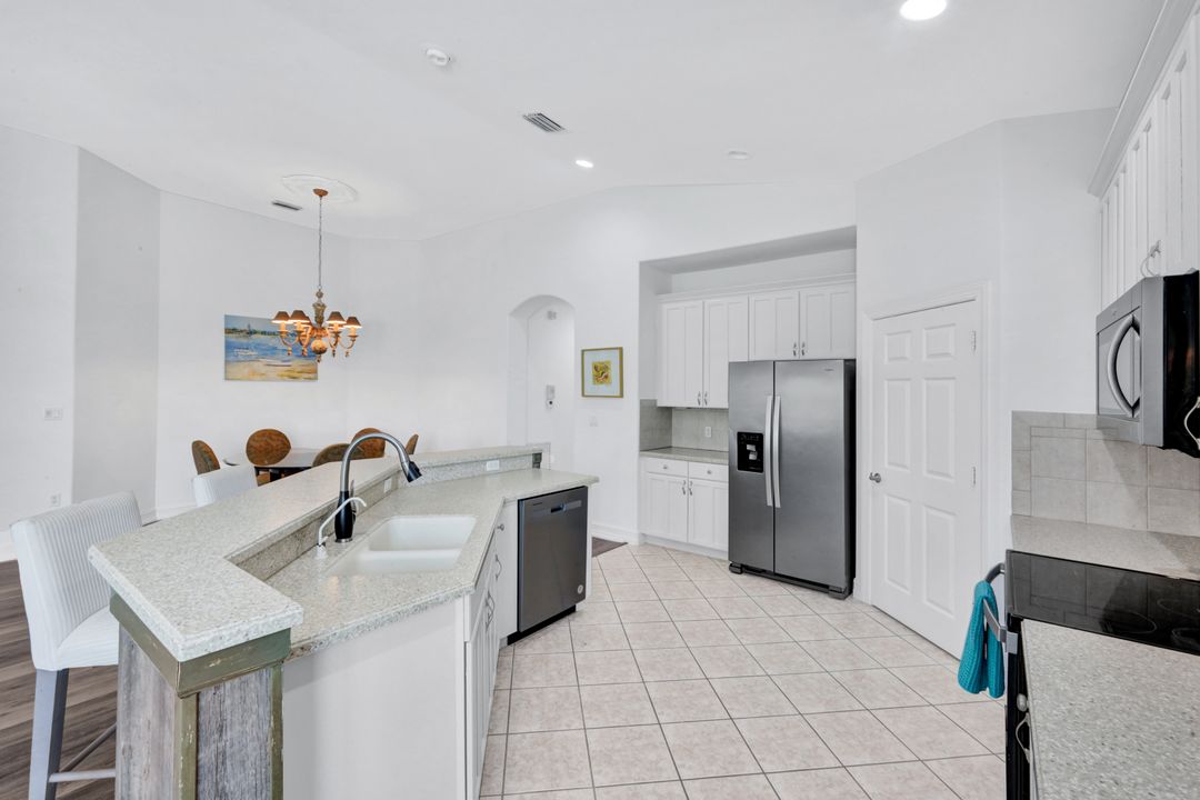 1277 Rialto Way #201, Naples, FL 34114