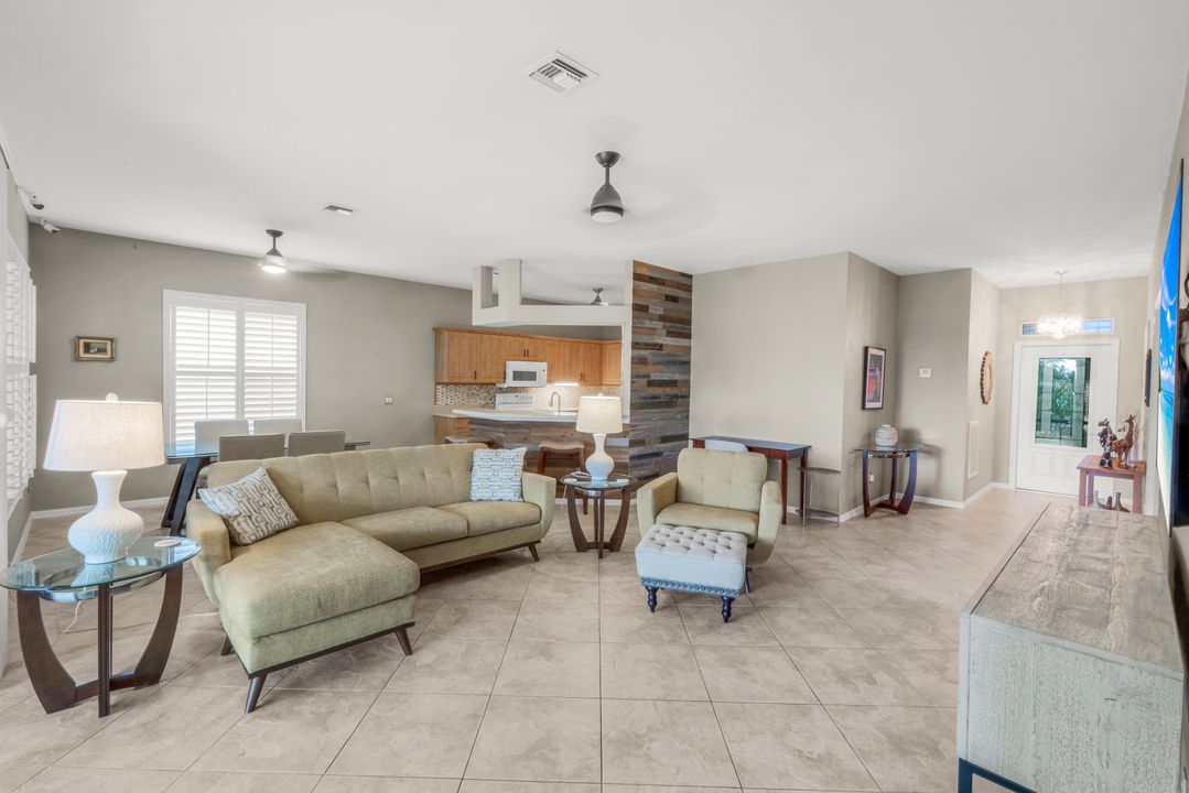 200 Stanhope Cir, Naples, FL 34104