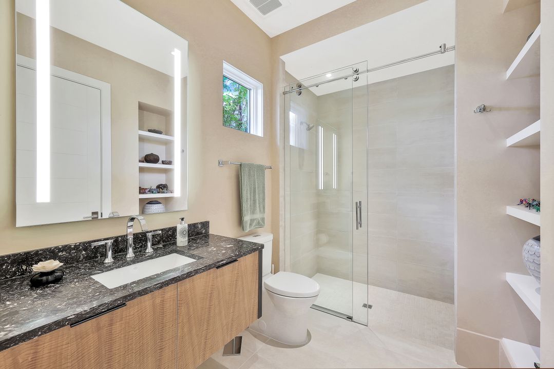 355 7th Ave S, Naples, FL 34102