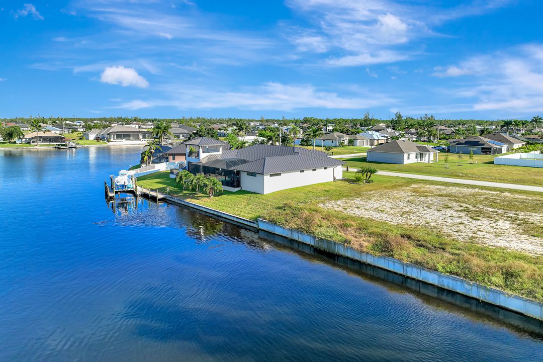 2002 NW 36th Ave, Cape Coral, FL 33993