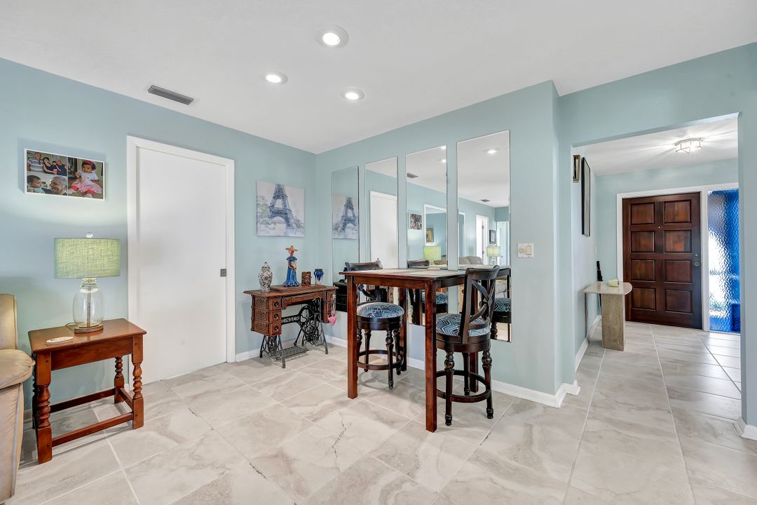 701 SW 52nd St, Cape Coral, FL 33914