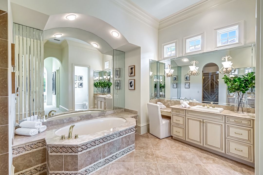 2861 Capistrano Way, Naples, FL 34105