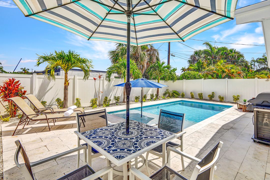 701 93rd Ave N, Naples, FL 34108