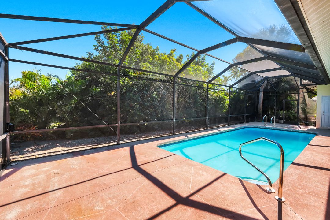 28501 Sombrero Dr, Bonita Springs, FL 34135