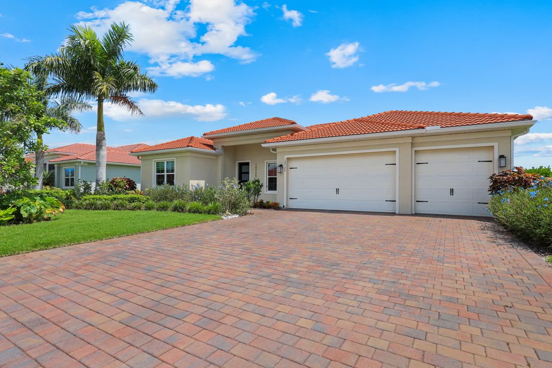 18725 Lake Hammock Dr, Naples, FL 34114