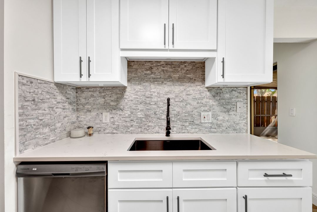 13145 Hampshire Ct, Fort Myers, FL 33919