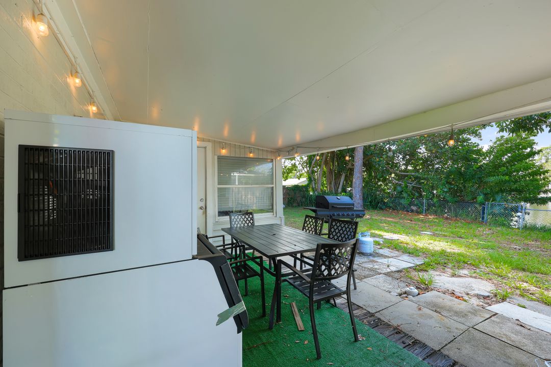 2140 Harbor Ln, Naples, FL 34104