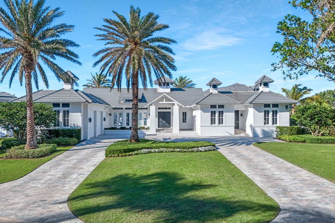 299 Mermaids Bight, Naples, FL 34103