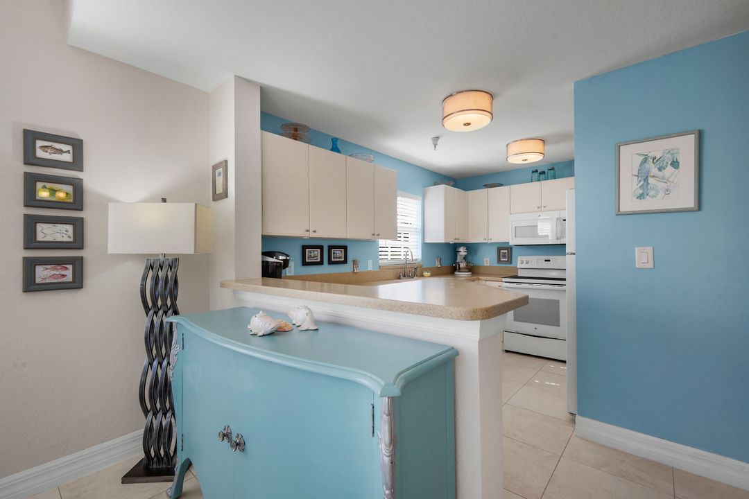 4500 Botanical Pl Cir #107, Naples, FL 34112