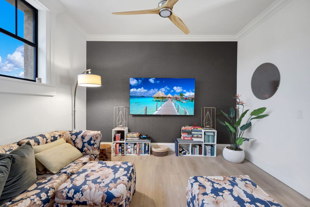 1455 Hemingway Pl, Naples, FL 34103