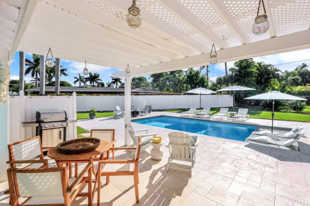 1086 N Town and River Dr, Fort Myers, FL 33919