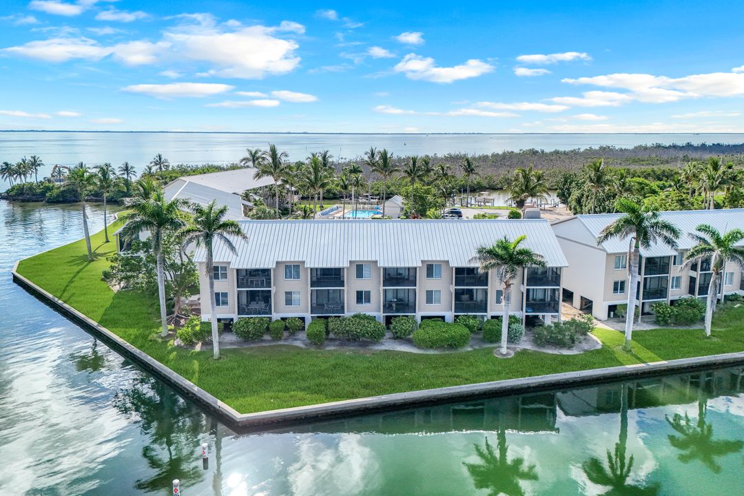 5400 Plantation Rd #Marina Villa 705, Captiva, FL 33924