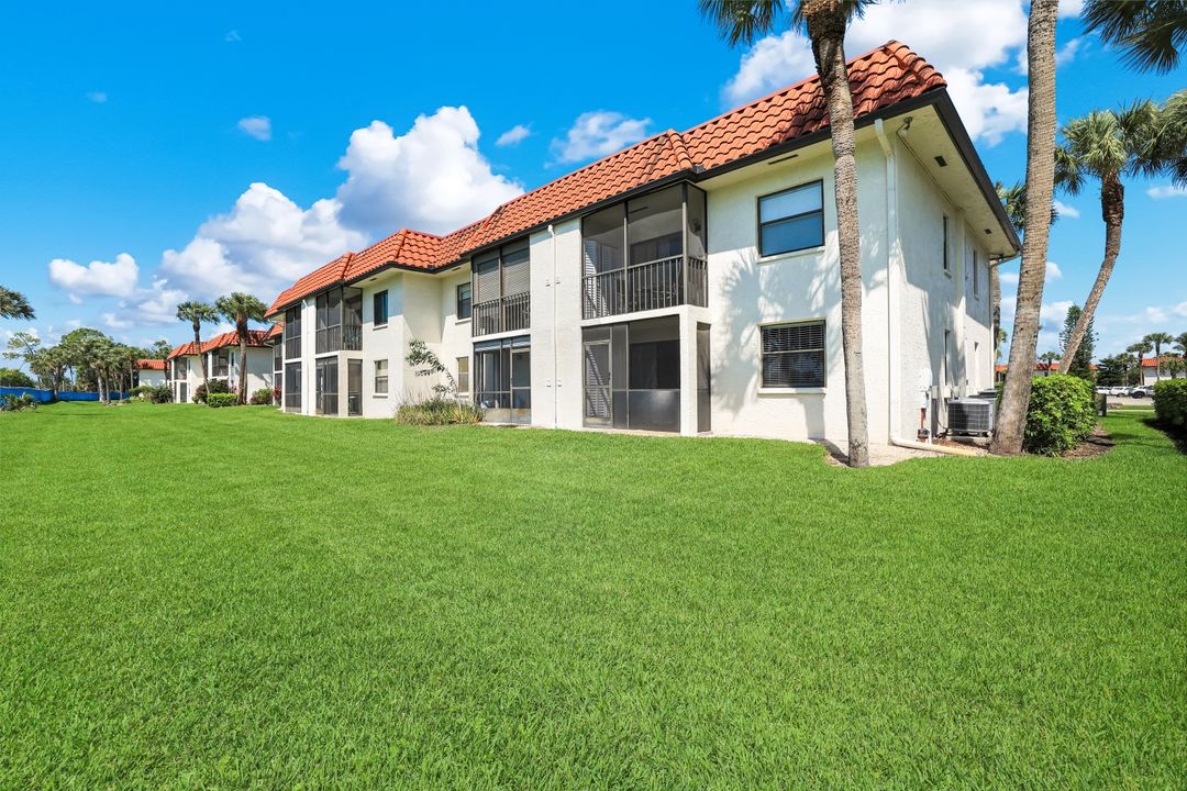 4346 27th Ct SW #101, Naples, FL 34116