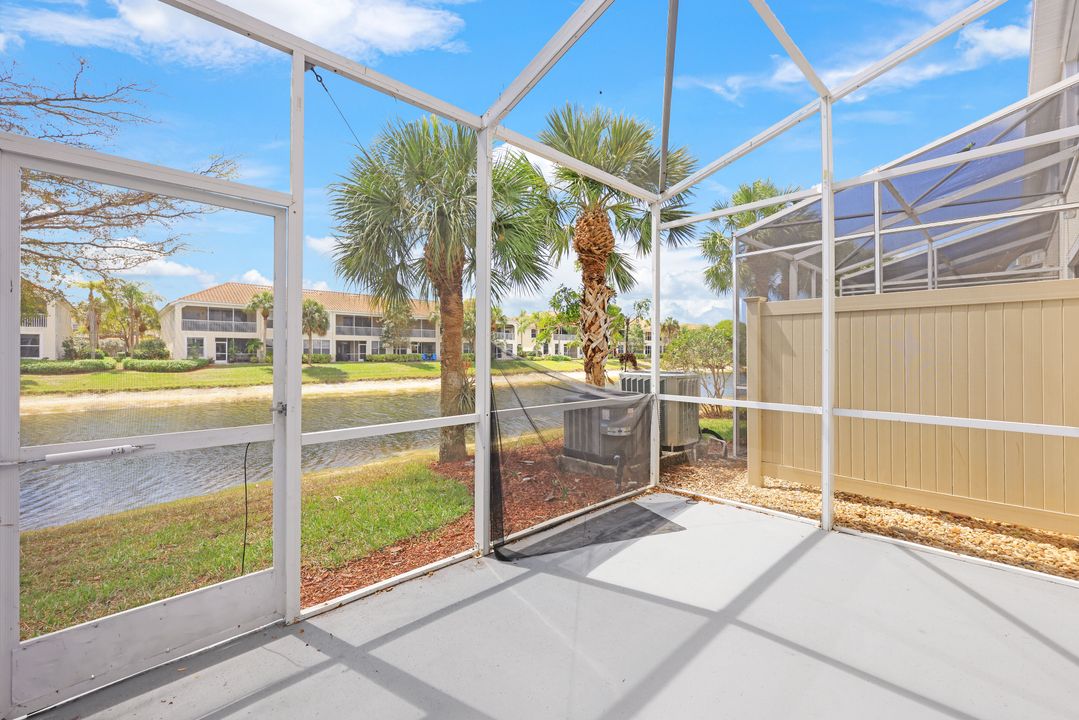 1152 Oxford Ln, Naples, FL 34105