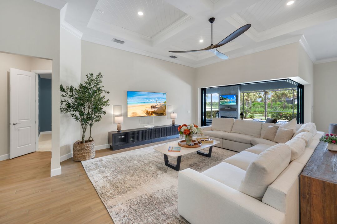 9151 Snowy Owl Wy, Naples, FL 34120