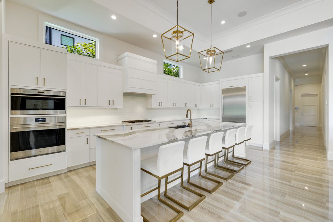 9937 Montiano Dr, Naples, FL 34113