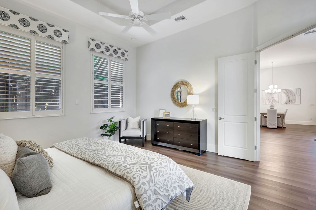 5717 Hammock Isles Dr, Naples, FL 34119