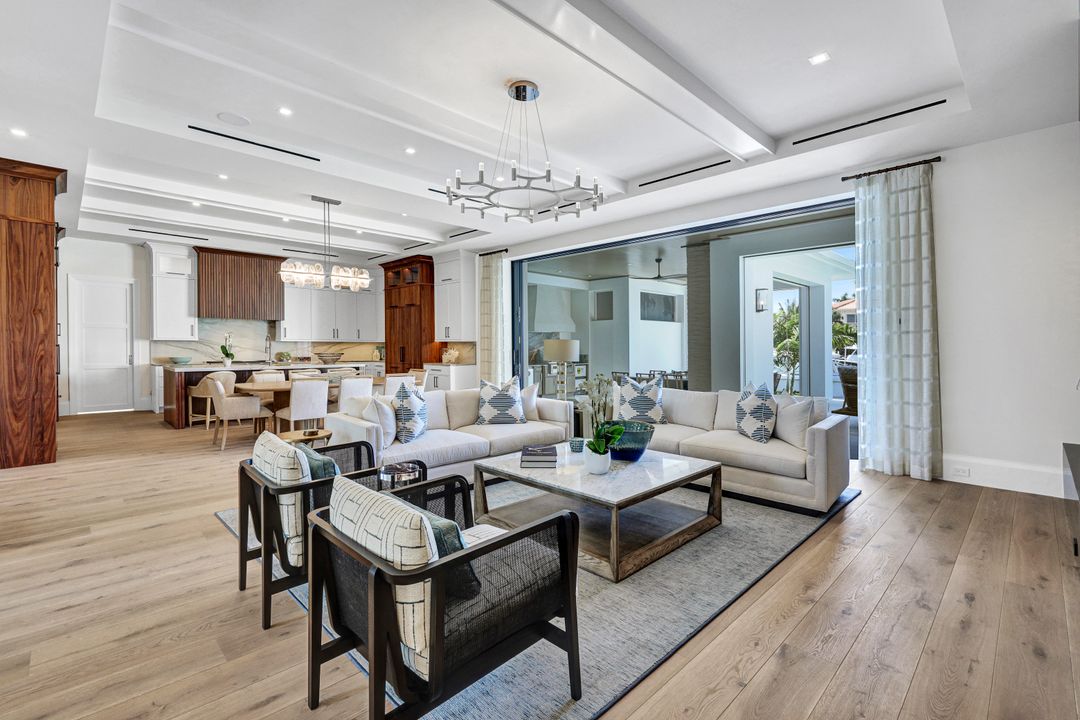 3637 Crayton Rd, Naples, FL 34103