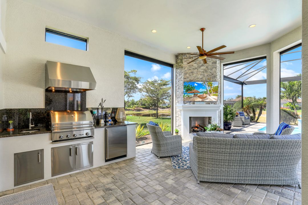 9287 Rialto Ln, Naples, FL 34119