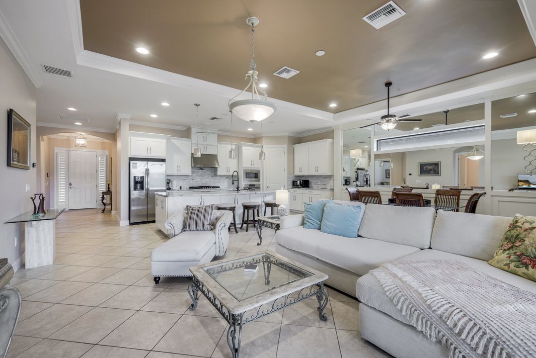 8527 Palacio Terrace N, Naples, FL 34114