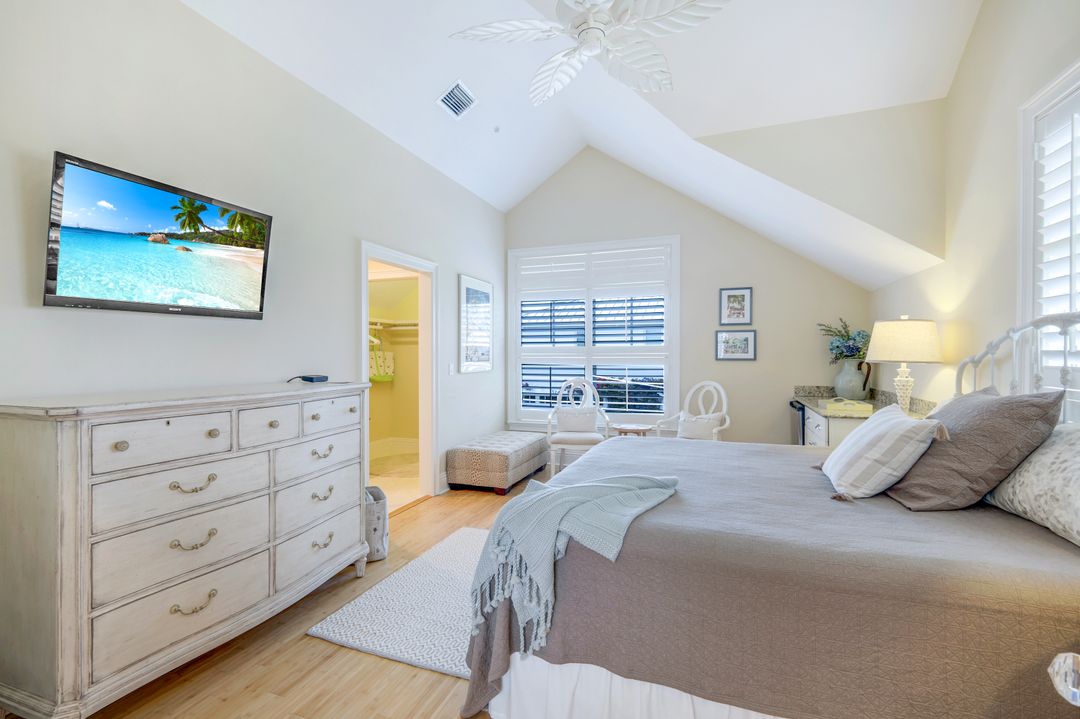 331 3rd Ave S #4, Naples, FL 34102