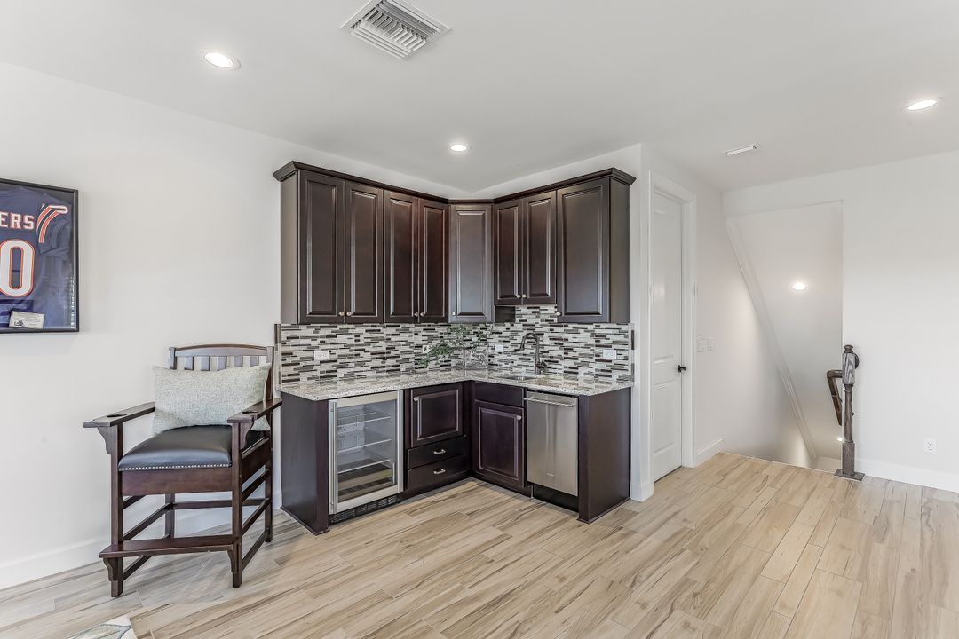 9071 Sorreno Ct, Naples, FL 34119