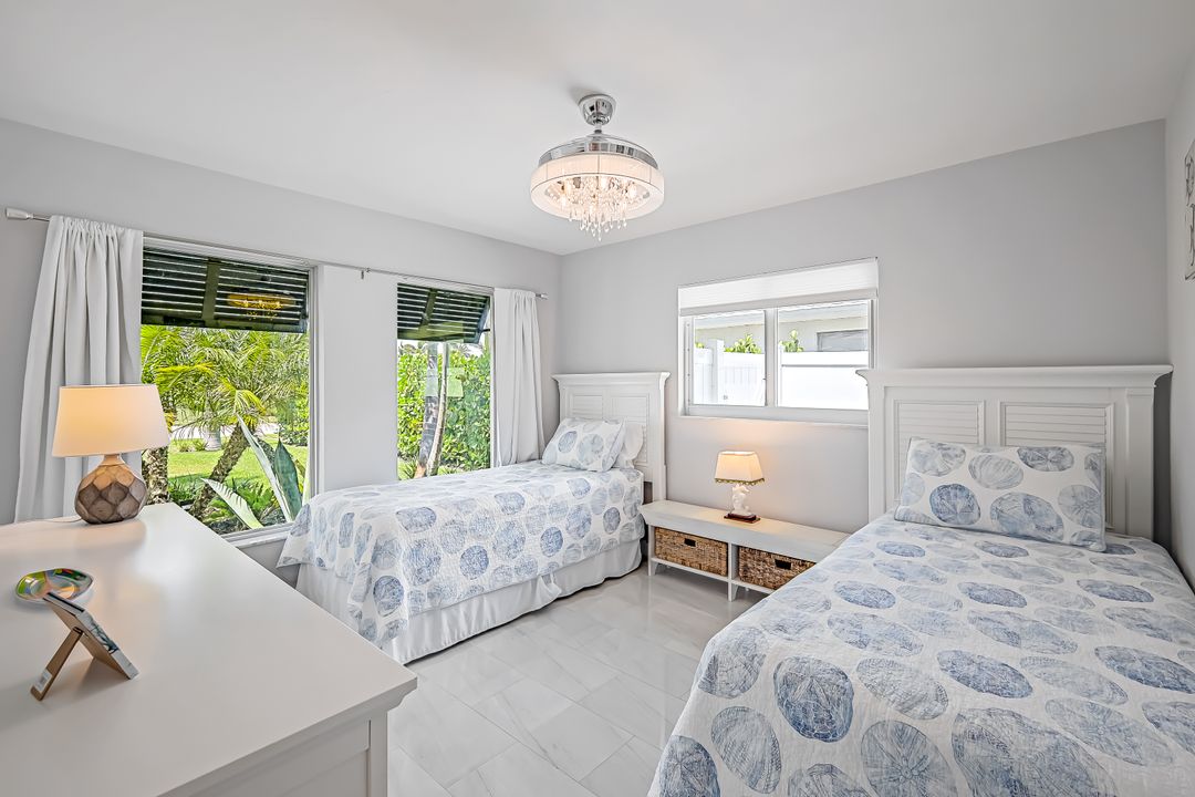 558 98th Ave N, Naples, FL 34108