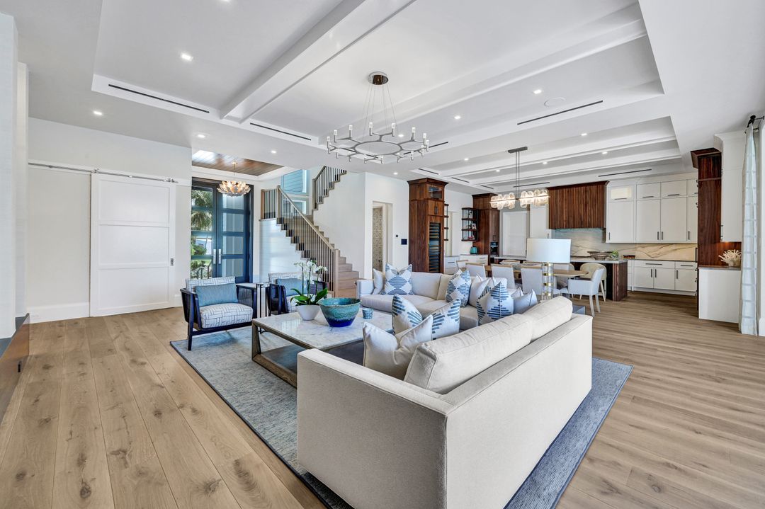 3637 Crayton Rd, Naples, FL 34103