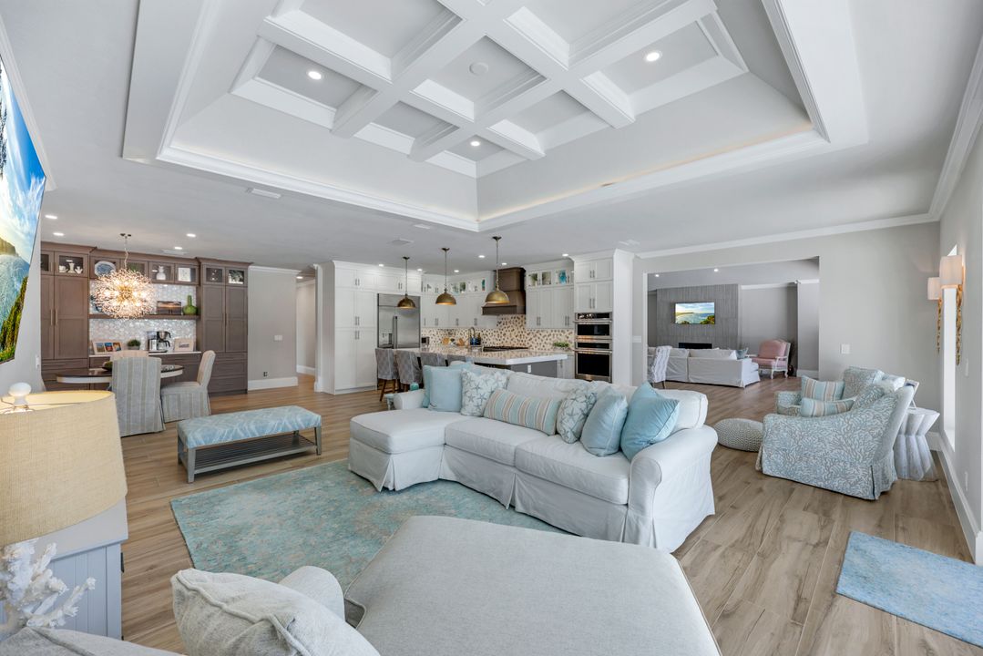 4701 Oak Leaf Dr, Naples, FL 34119