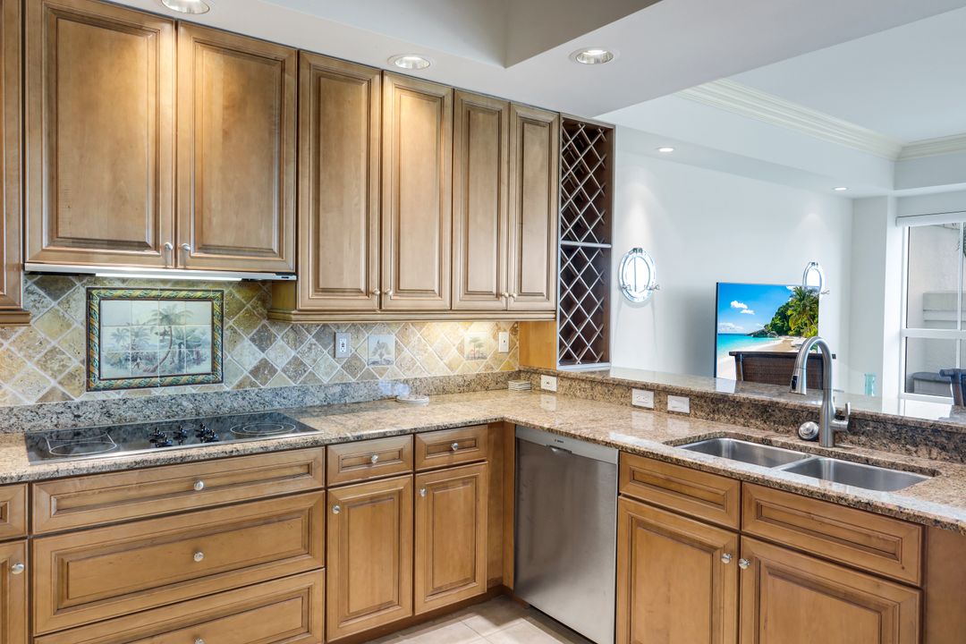 295 Grande Way #104, Naples, FL 34110