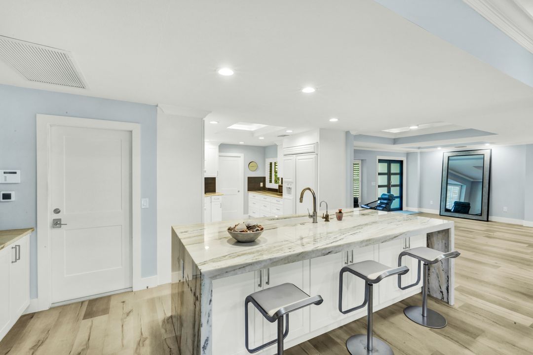 557 Parkwood Ln, Naples, FL 34103