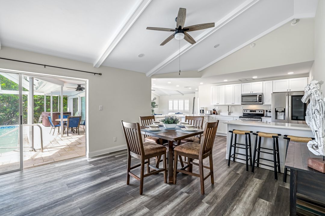 401 Capri Blvd, Naples, FL 34113
