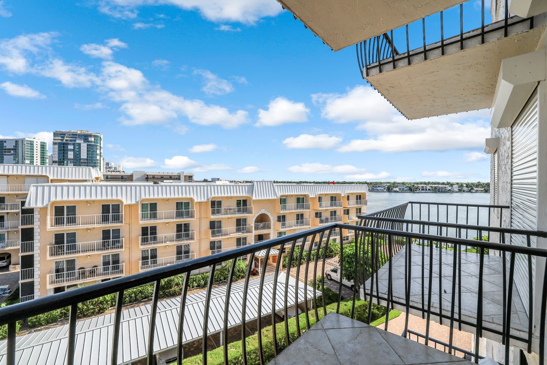 3430 Gulf Shore Blvd N #5J, Naples, FL 34103