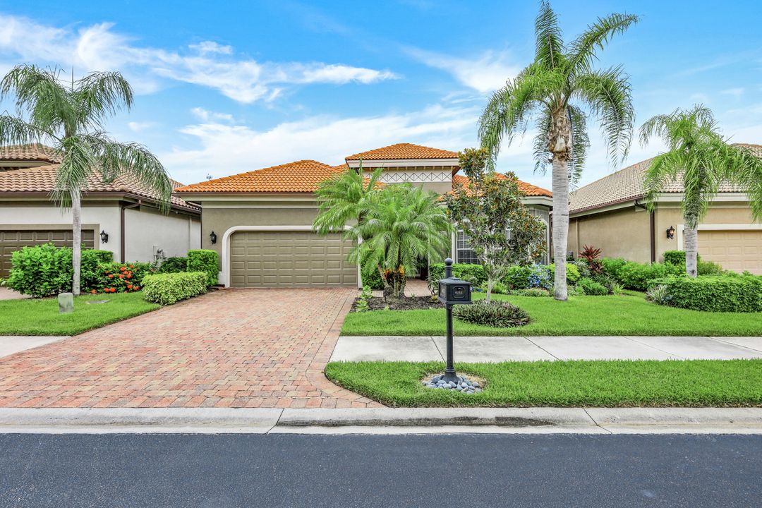 6053 Dogleg Dr, Naples, FL 34113